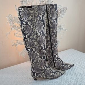 Gianni Bini Leather Boots 6-1/2M Knee High Gray Brown Kitten Heel Snake Pattern